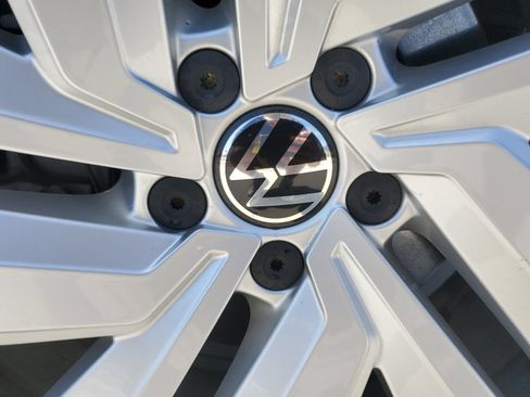 Used 2023 Volkswagen Atlas Cross Sport SE FWD image 31