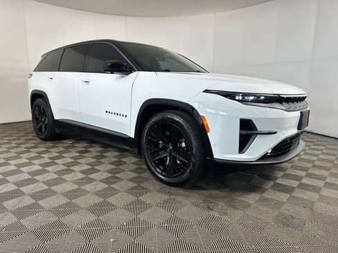 Used 2024 Jeep Wagoneer Launch Edition image 2