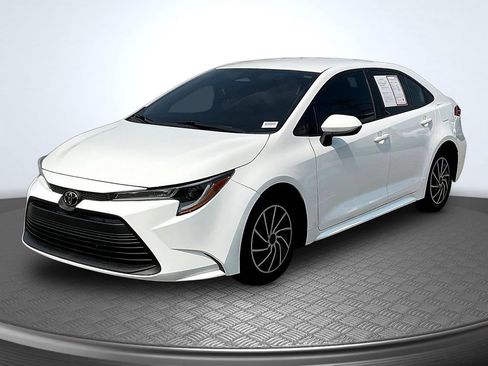 Used 2023 Toyota Corolla LE FWD image 3