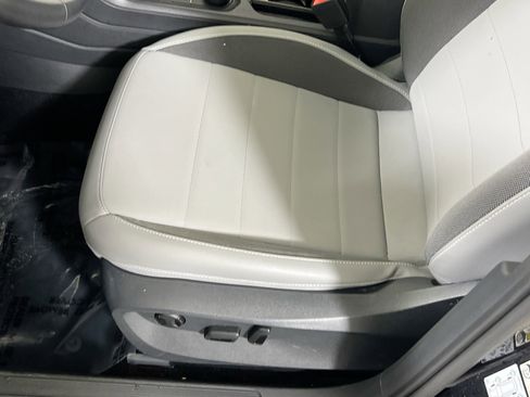 Used 2022 Volkswagen Taos SE image 16