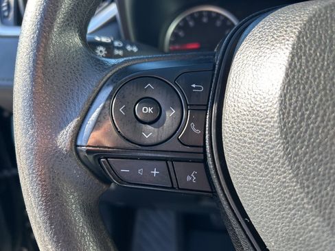 Used 2021 Toyota RAV4 LE image 17