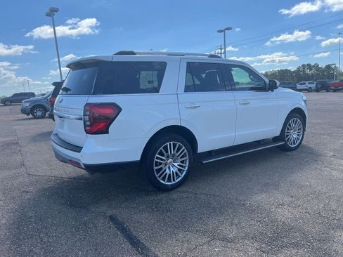 Used 2022 Ford Expedition Limited image 11