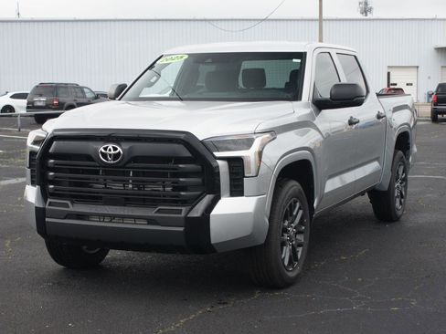 Used 2025 Toyota Tundra SR w/ SR Tow Package AWD/4WD image 2