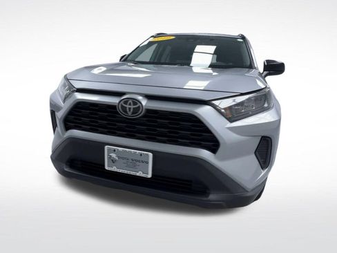 Used 2019 Toyota RAV4 LE w/ Carpet Mat Package AWD/4WD image 17