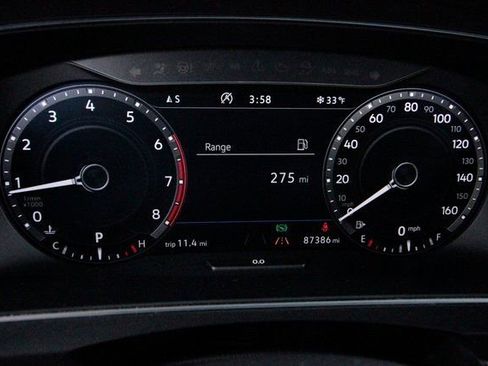 Used 2018 Volkswagen Tiguan SEL Premium image 19