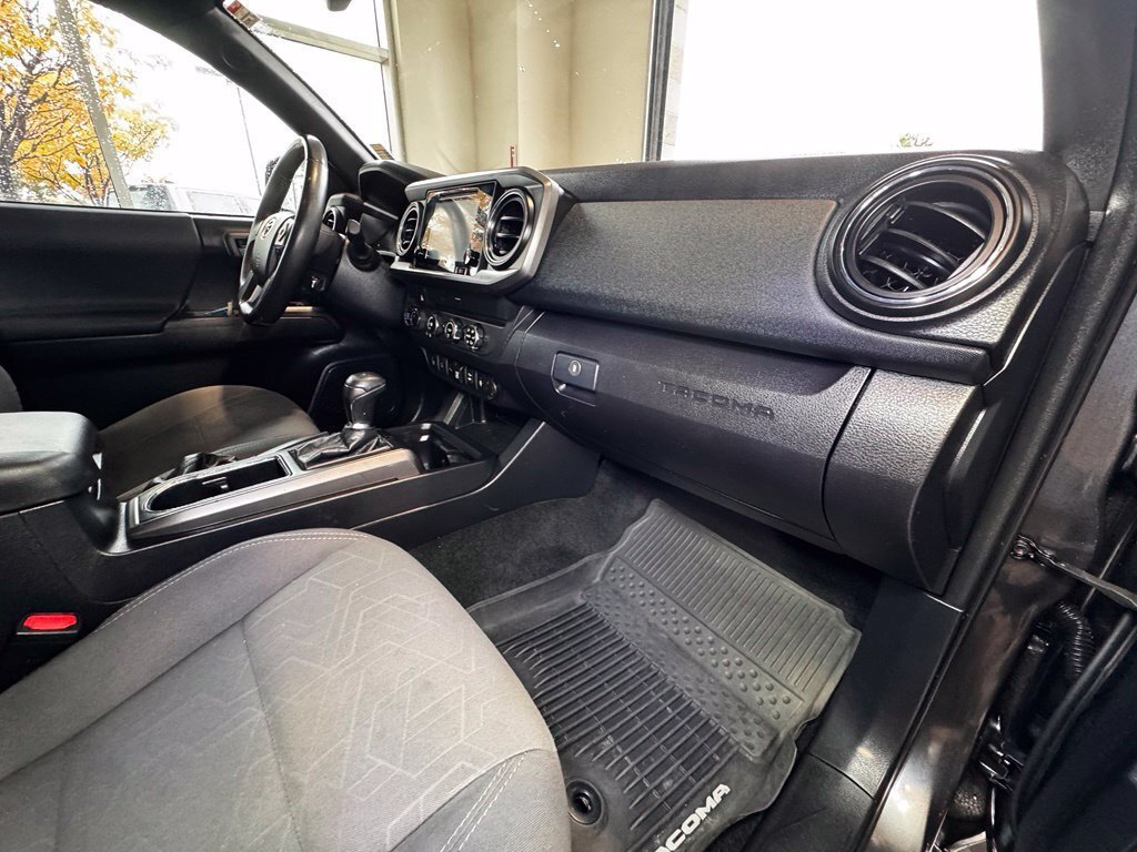 Used 2019 Toyota Tacoma TRD Sport w/ Technology Package AWD/4WD image 44