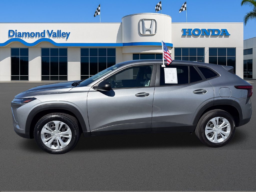 Used 2025 Chevrolet Trax LS FWD image 8