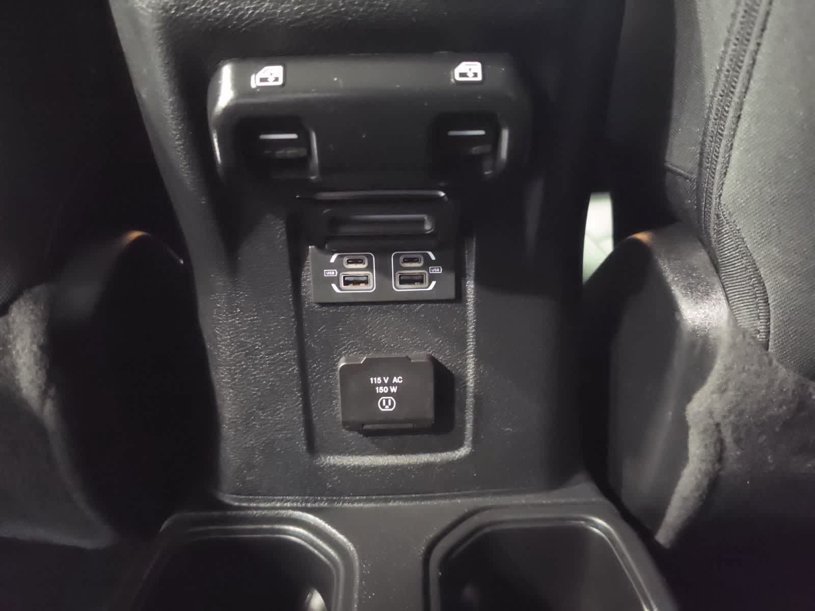 Used 2022 Jeep Wrangler Unlimited Sahara w/ Cold Weather Group AWD/4WD image 28