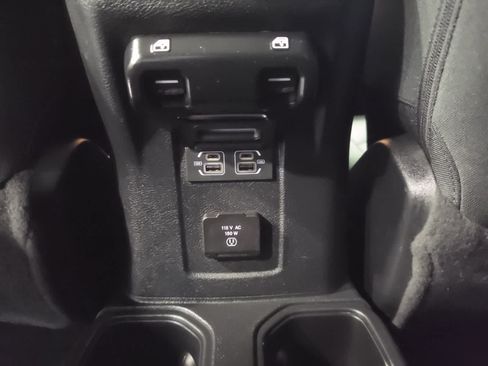Used 2022 Jeep Wrangler Unlimited Sahara w/ Cold Weather Group AWD/4WD image 28