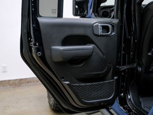 Used 2025 Jeep Wrangler Unlimited Rubicon w/ Technology Group image 68