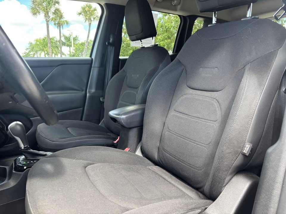 Used 2017 Jeep Renegade Altitude AWD/4WD image 14