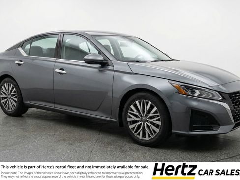 Used 2025 Nissan Altima 2.5 SV FWD image 1