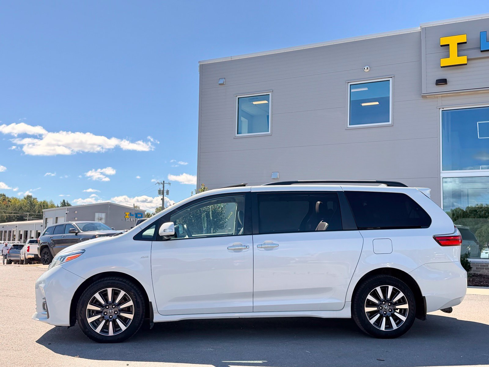 Used 2020 Toyota Sienna XLE Premium AWD/4WD image 13