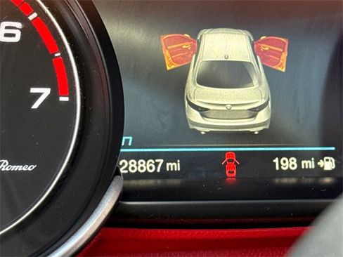 Used 2021 Alfa Romeo Giulia Ti Sport image 32