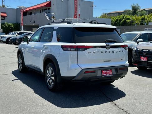 New 2026 Nissan Pathfinder SL FWD image 4