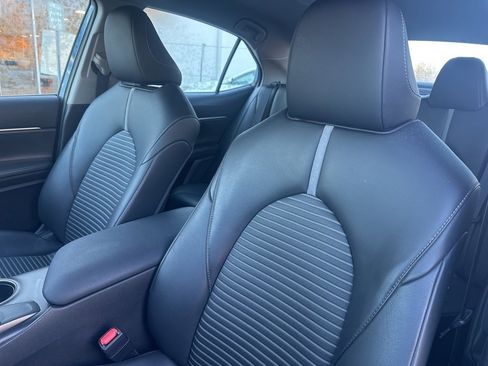 Used 2023 Toyota Camry SE image 11