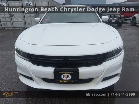Used 2022 Dodge Charger SXT image 2