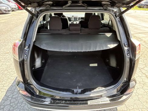 Used 2017 Toyota RAV4 XLE AWD/4WD image 9