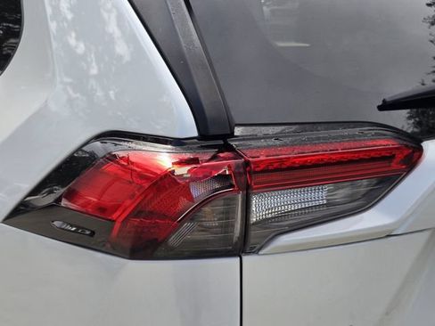Used 2022 Toyota RAV4 XLE Premium FWD image 7