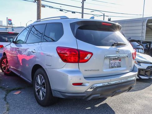 Used 2019 Nissan Pathfinder SV image 5