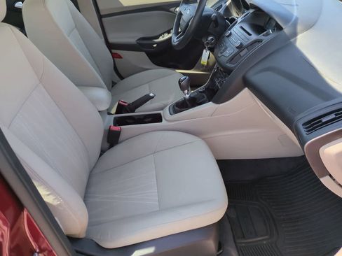Used 2016 Ford Focus SE w/ SE Cold Weather Package FWD image 21