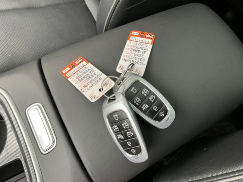 Used 2022 Hyundai Santa Fe Limited w/ Cargo Package image 8