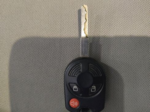 Used 2015 Ford Escape SE FWD image 32