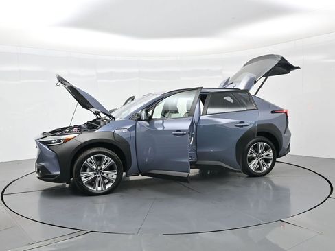 Used 2024 Subaru Solterra Limited image 37