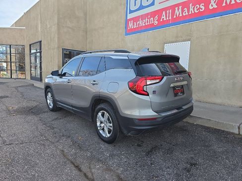 Used 2023 GMC Terrain SLE w/ Driver Convenience Package image 5