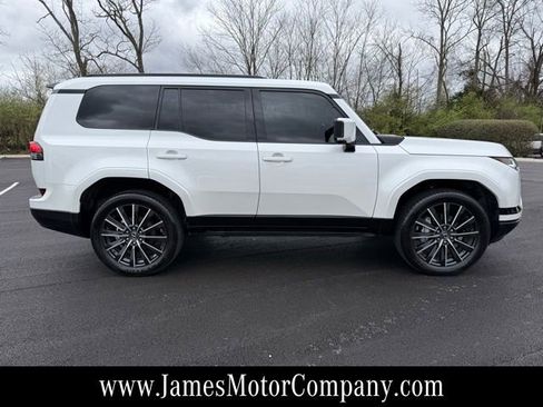 Used 2025 Lexus GX 550 w/ Accessory Package (2T) image 4