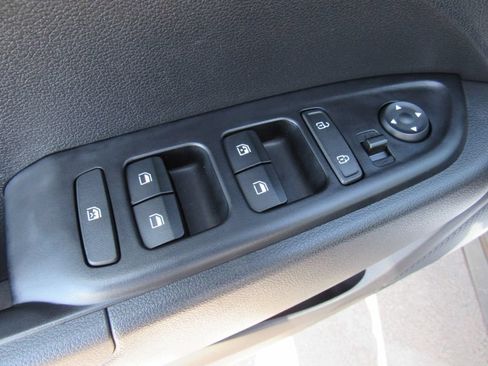 Certified 2025 Hyundai Venue SEL FWD image 12