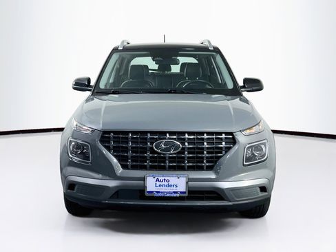 Used 2023 Hyundai Venue Limited image 2