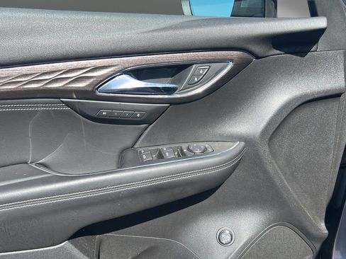 Used 2022 Buick Envision Avenir w/ Technology Package II AWD/4WD image 15