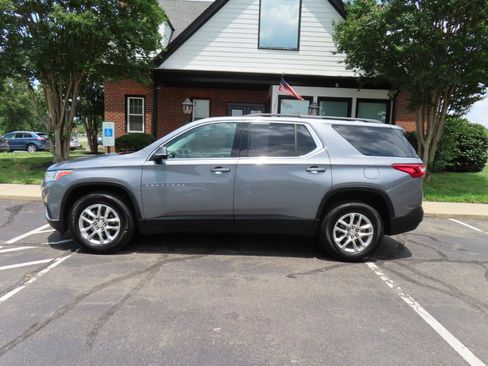 Used 2020 Chevrolet Traverse LT w/ LPO, Cargo Package AWD/4WD image 3