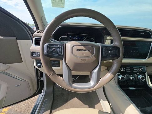 Used 2021 GMC Yukon Denali w/ Denali Premium Package AWD/4WD image 12