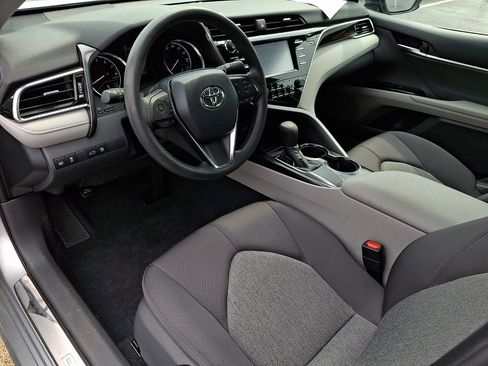 Used 2018 Toyota Camry FWD image 13