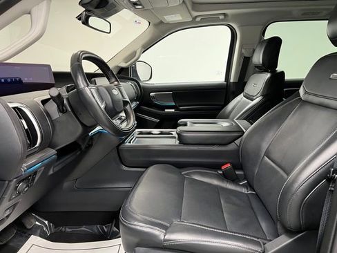 Used 2025 Ford Expedition Platinum AWD/4WD image 16