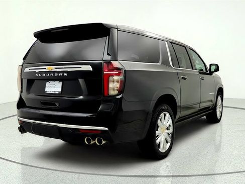 Used 2022 Chevrolet Suburban High Country AWD/4WD image 5