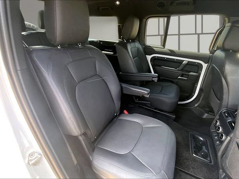 Certified 2025 Land Rover Defender 130 X-Dynamic SE AWD/4WD image 27