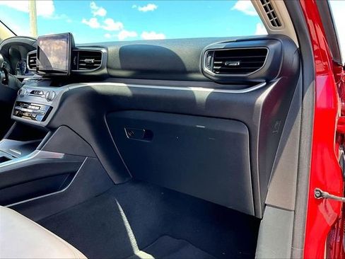 Used 2021 Ford Explorer XLT w/ Equipment Group 202A AWD/4WD image 13