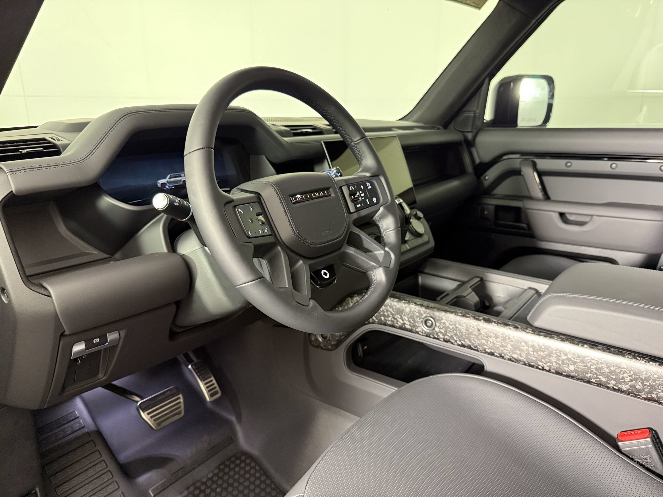 Used 2026 Land Rover Defender 110 OCTA AWD/4WD image 4