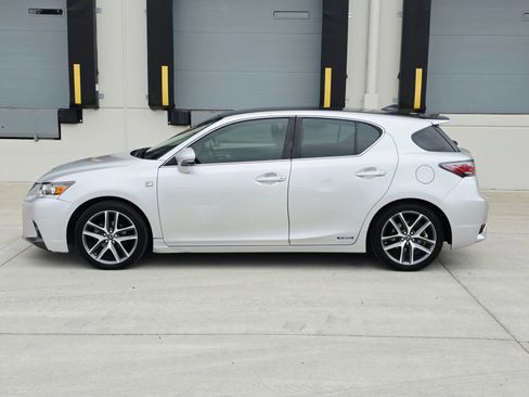Used 2016 Lexus CT 200h FWD image 2