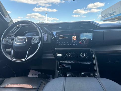 Used 2024 GMC Sierra 1500 AT4 w/ Technology Package AWD/4WD image 15