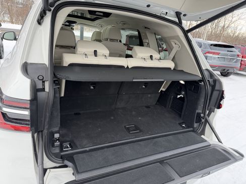 Used 2024 BMW X7 xDrive40i w/ Executive Package image 36