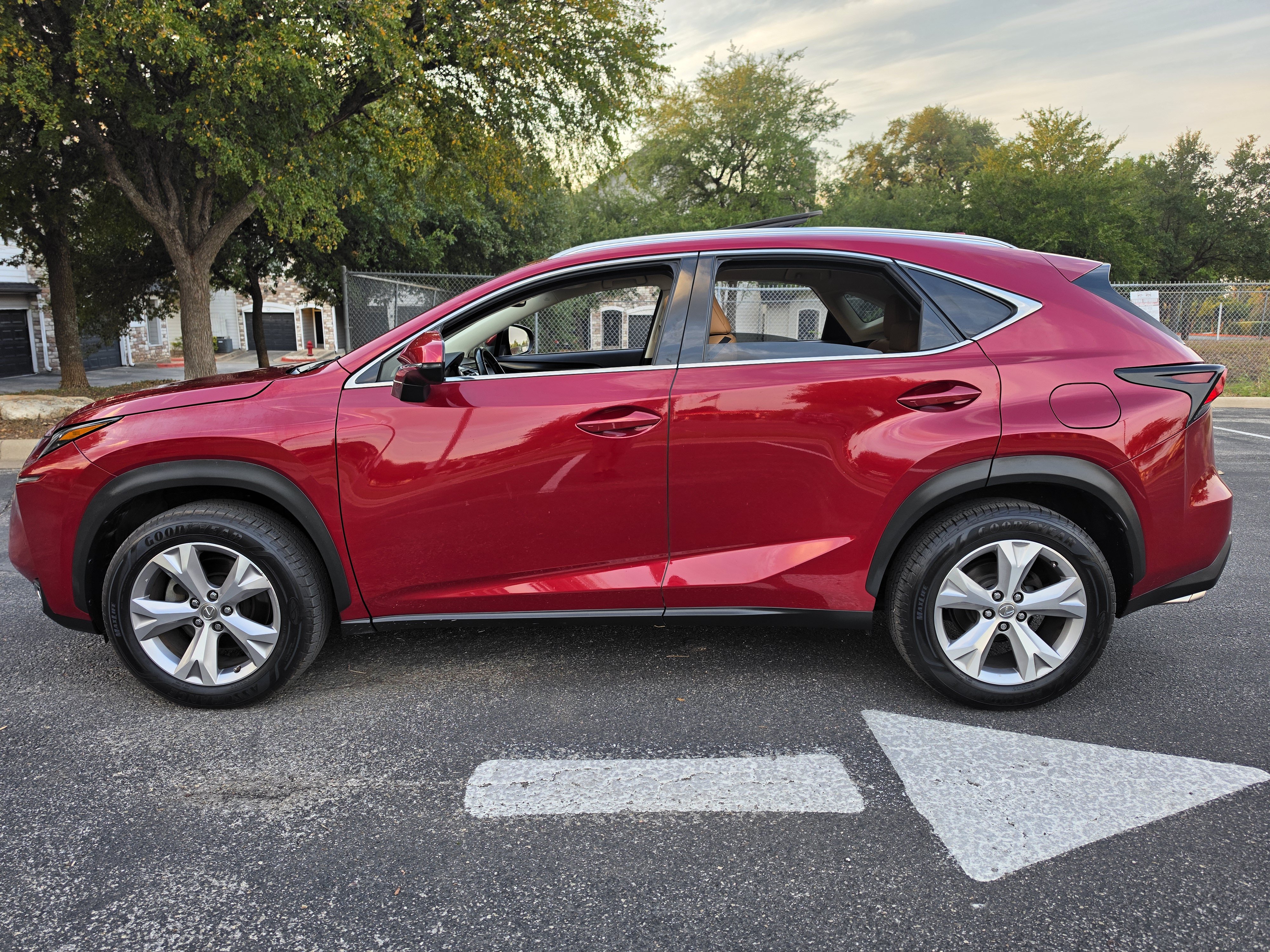 Used 2017 Lexus NX 200t FWD w/ Premium Package image 4