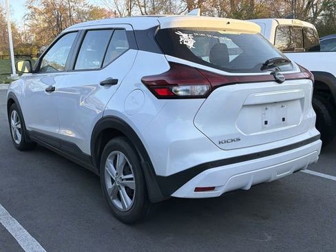 Used 2022 Nissan Kicks S image 4