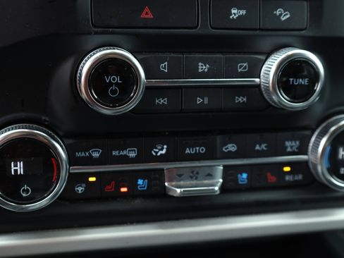 Used 2022 Ford Expedition XLT image 10