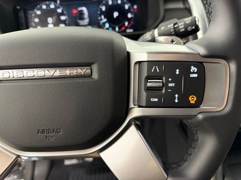 Certified 2025 Land Rover Discovery Dynamic SE image 17
