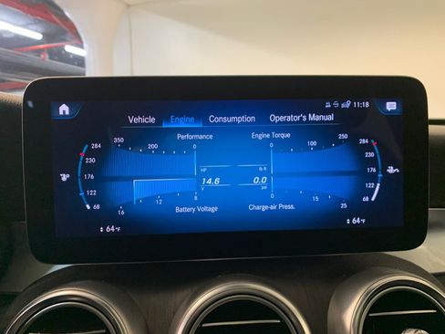 Used 2022 Mercedes-Benz GLC 300 4MATIC w/ AMG Line image 32