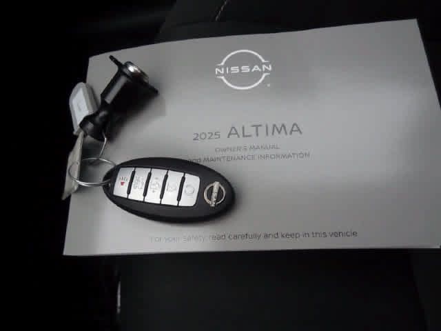 Used 2025 Nissan Altima 2.5 SV FWD image 30